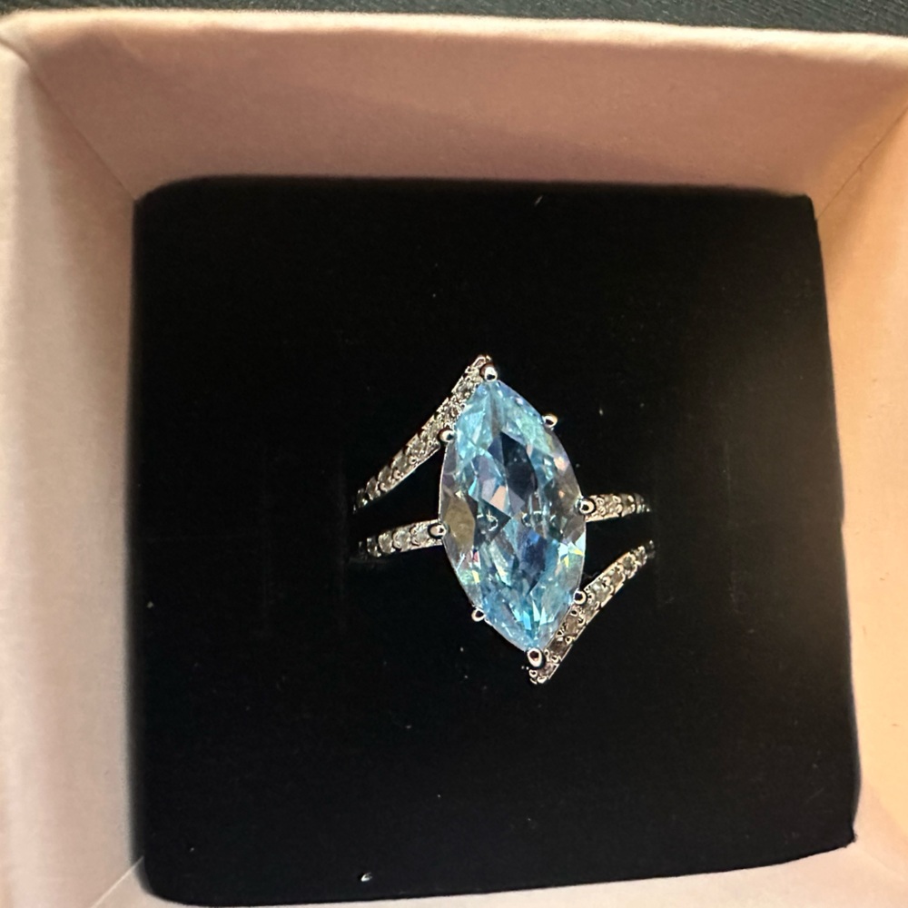 Dazzling Aquamarine Silver Ring